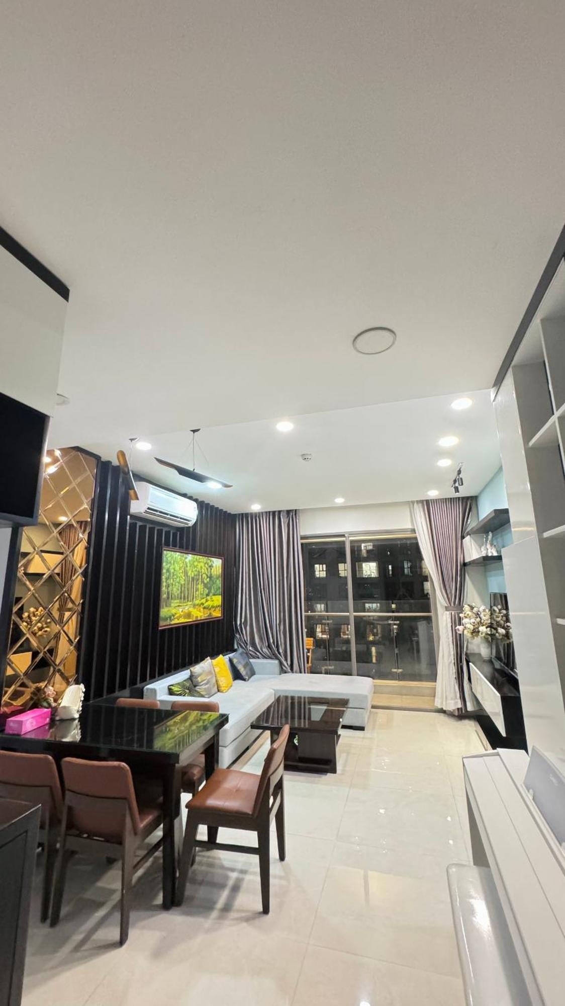 Sun - Millennium Spacious Aparts, Pool And Location Căn hộ