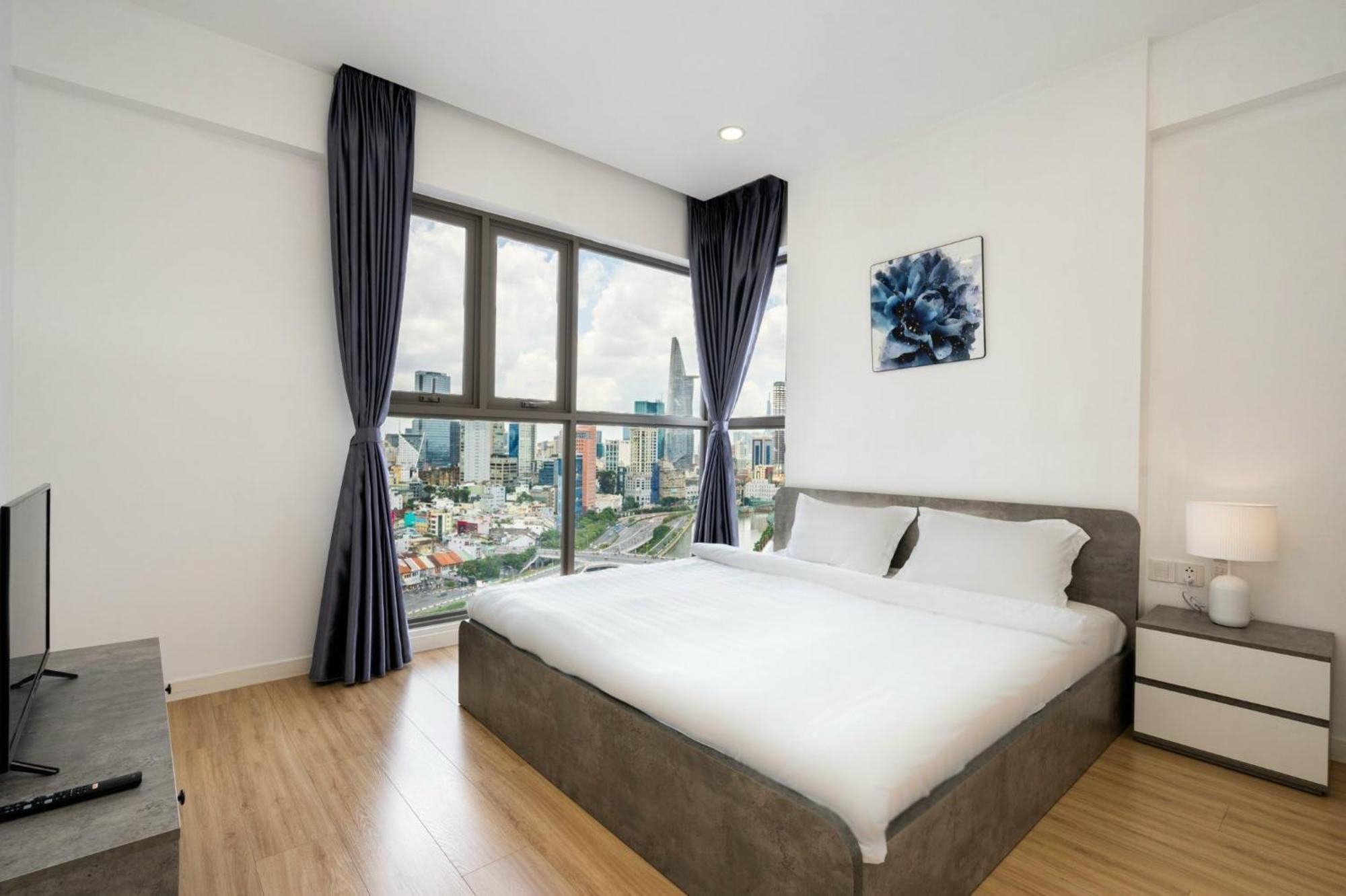 Căn hộ Sun - Millennium Spacious Aparts, Pool And Location *